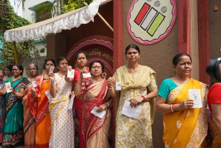 तमिलनाडु और पश्चिम बंगाल में रिकॉर्ड मतदान प्रतिशत