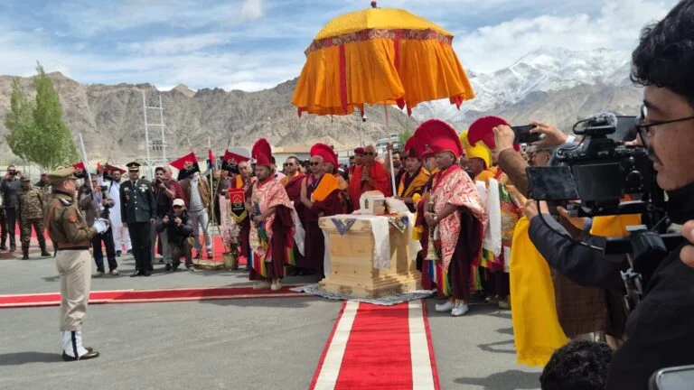 बुद्ध अवशेष लद्दाख पहुंचे